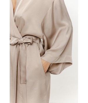 Déshabillé viscose EcoVero beige porté manches 3/4 longueur 94 cm