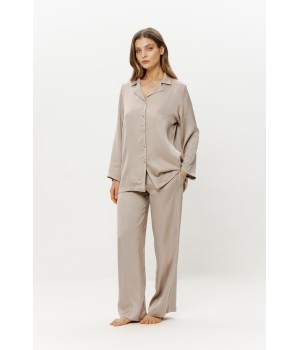 Ensemble pyjama, composé d'une chemise manches longues et pantalon ample