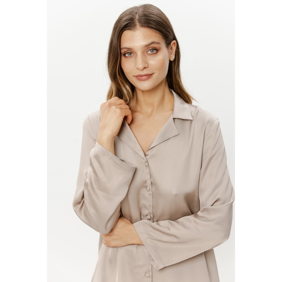 Loose trousers of the beige pyjama set in EcoVero viscose