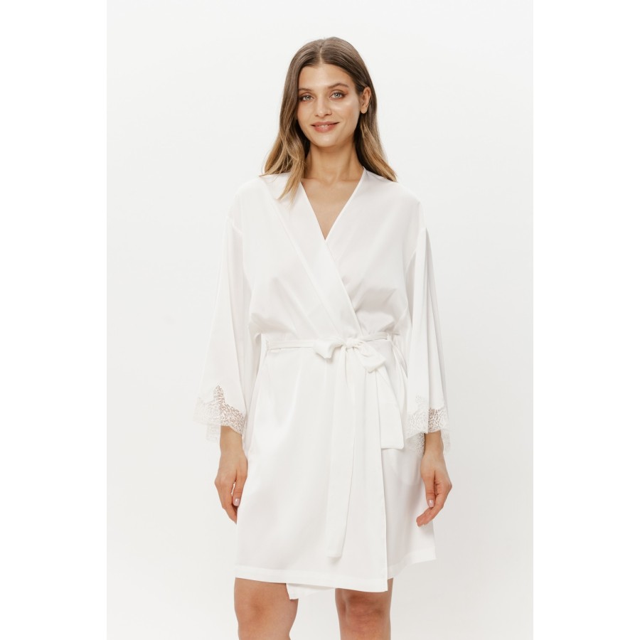 Back view of a fitted white satin robe falling above the knee, Coemi