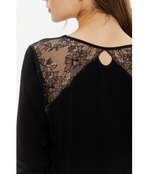 Detailaufnahme der Spitze am Armel des Pyjama-Sets