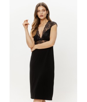 Vue arrière chemise de nuit dos entièrement en dentelle