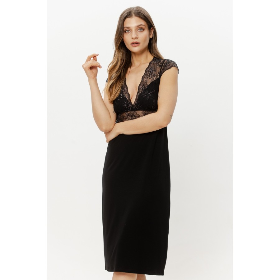 Vue arrière chemise de nuit dos entièrement en dentelle