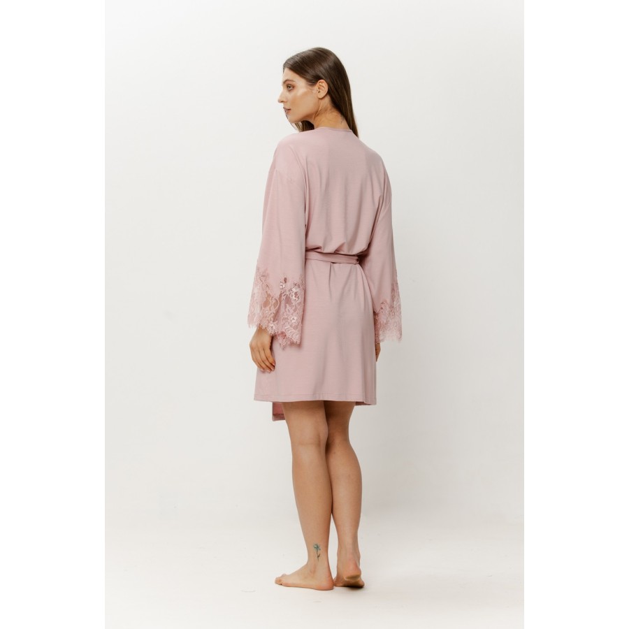 Vue arrière du déshabillé fluide rose, coupe ample et tombé droit